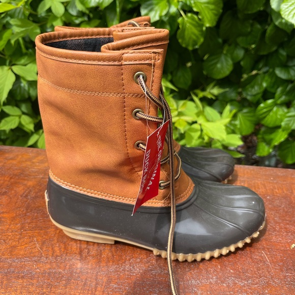 NWT The Original Duck Boot, size 6 - Picture 2 of 7
